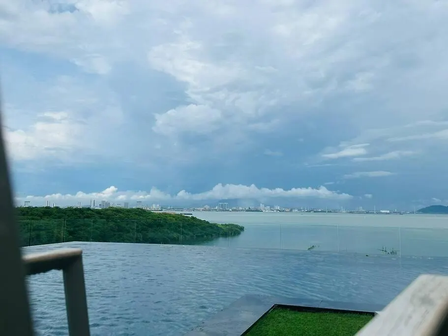 Apartment Urban Suites 8Pax With Netflix And Board Games With Seaview Jelutong Malaysia