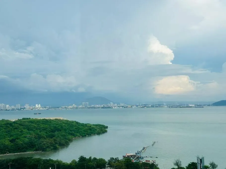 Urban Suites 8Pax With Netflix And Board Games With Seaview Jelutong